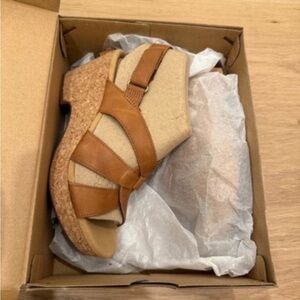 Womens Clarks sz 8 wedge sandal